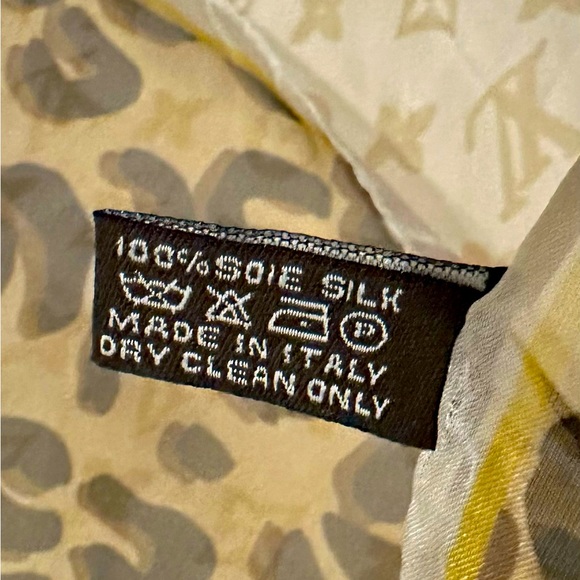 Made in Italy 100% Silk Scarf - Picture 4 of 4